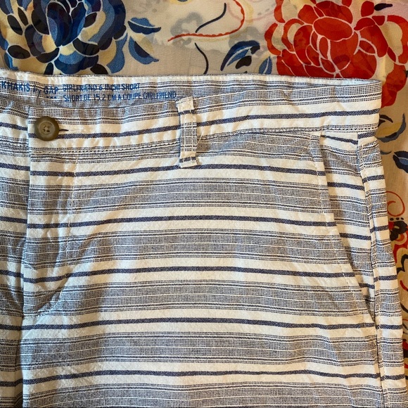 GAP Striped Khaki Girlfriend 6 Inch Shorts sz 18 - Picture 3 of 7